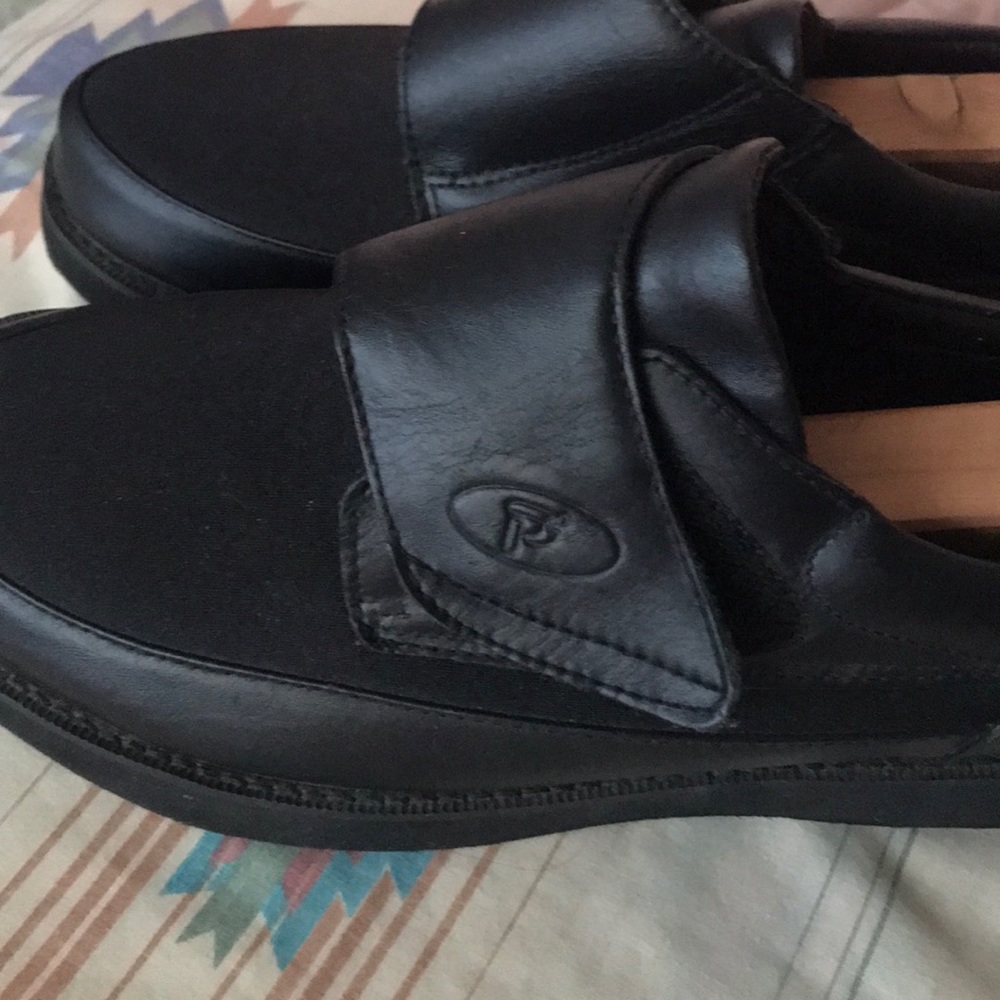 🎁Propet Black Men’s Shoes